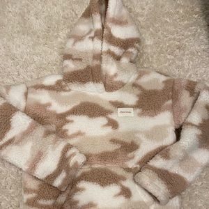 Girls Abercrombie kids hooded Sherpa Only worn a few times! Warm and cozy!